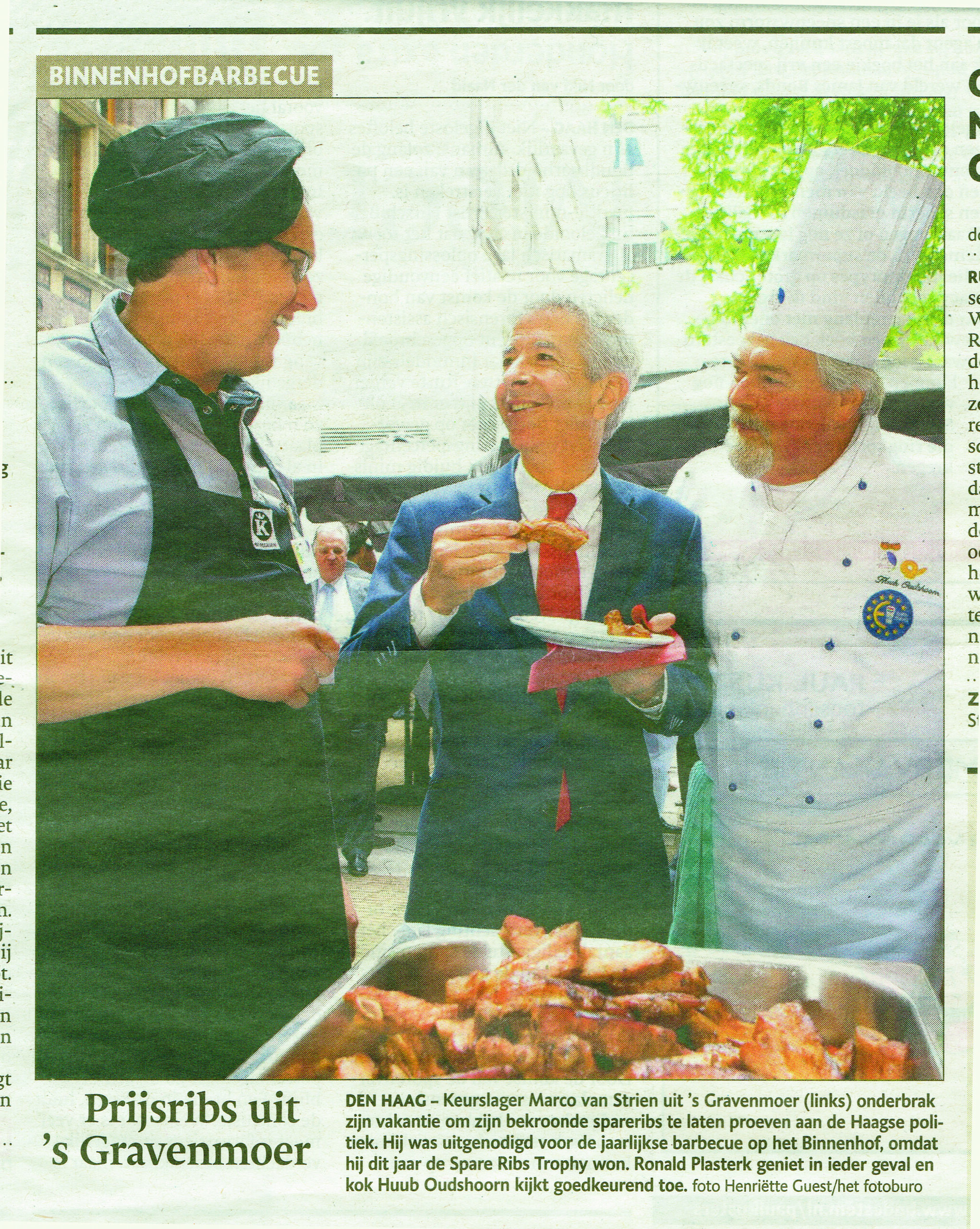 Marco verzorgt BBQ op het Binnenhof
